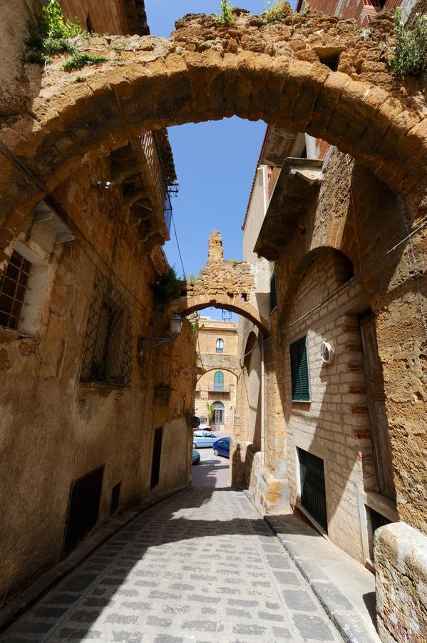 Bed and Breakfast Il Cortile Del Marchese Beccadelli à Sambuca di Sicilia Extérieur photo